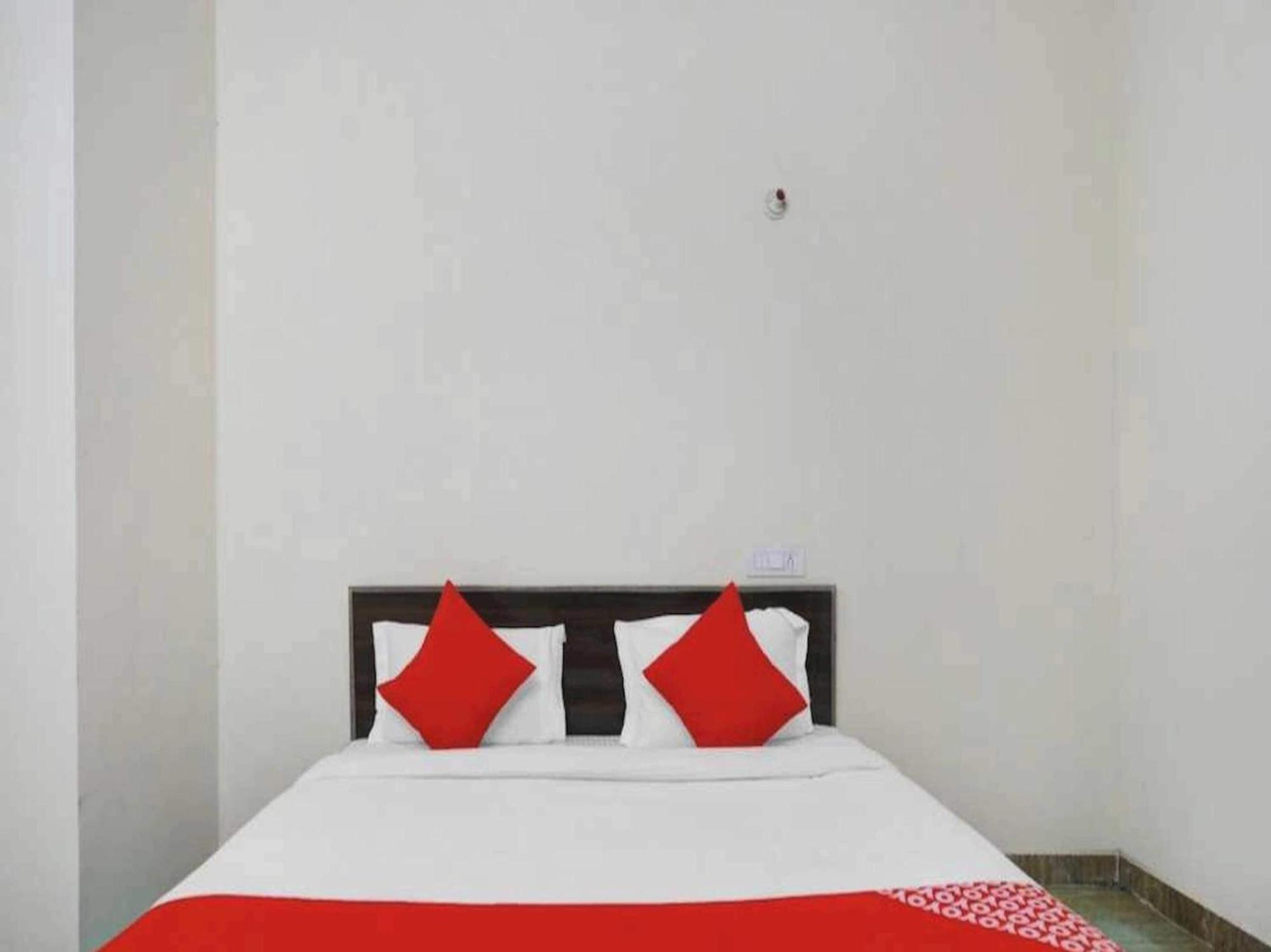 Hotel Sky Bird Bhauli 외부 사진