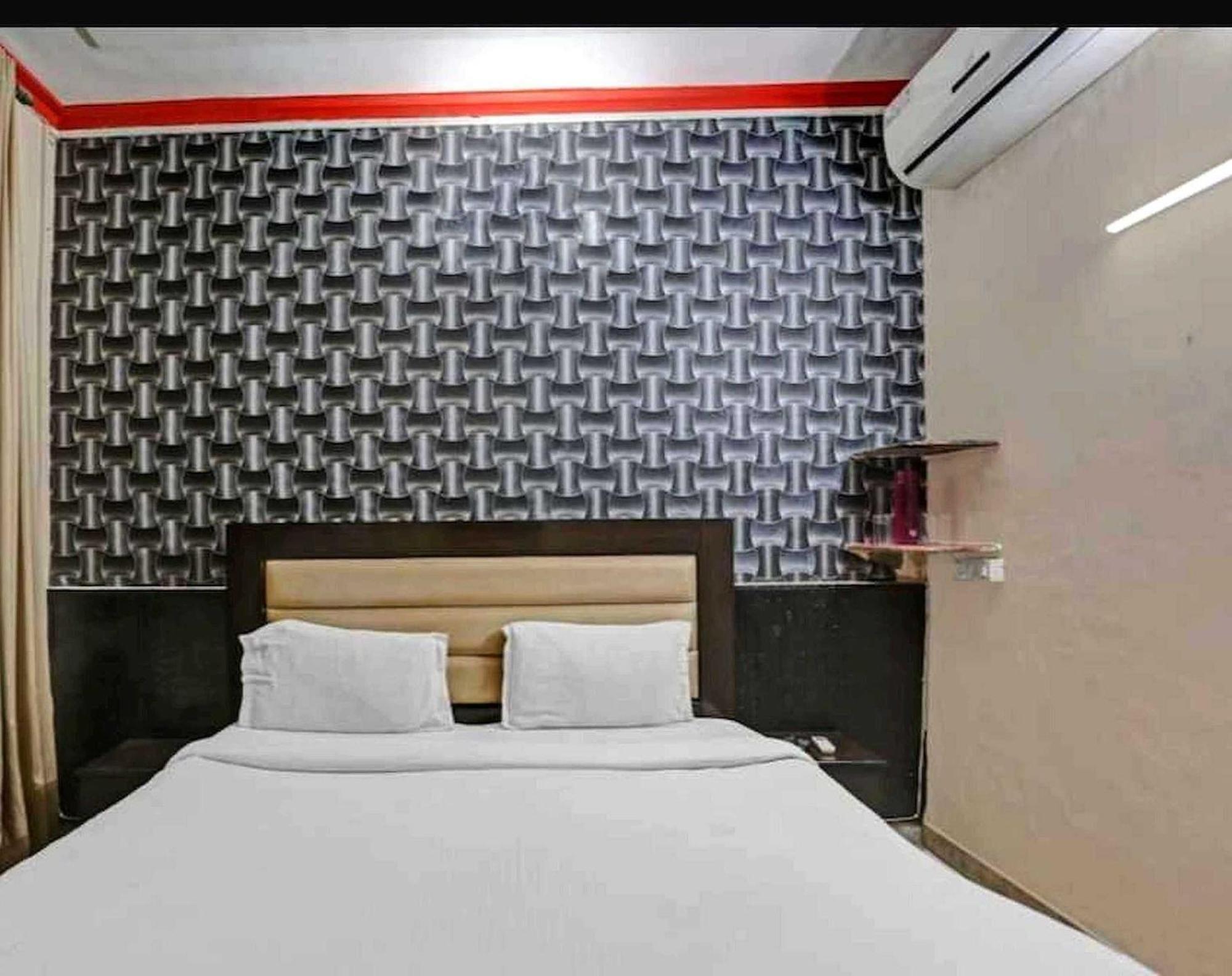 Hotel Sky Bird Bhauli 외부 사진