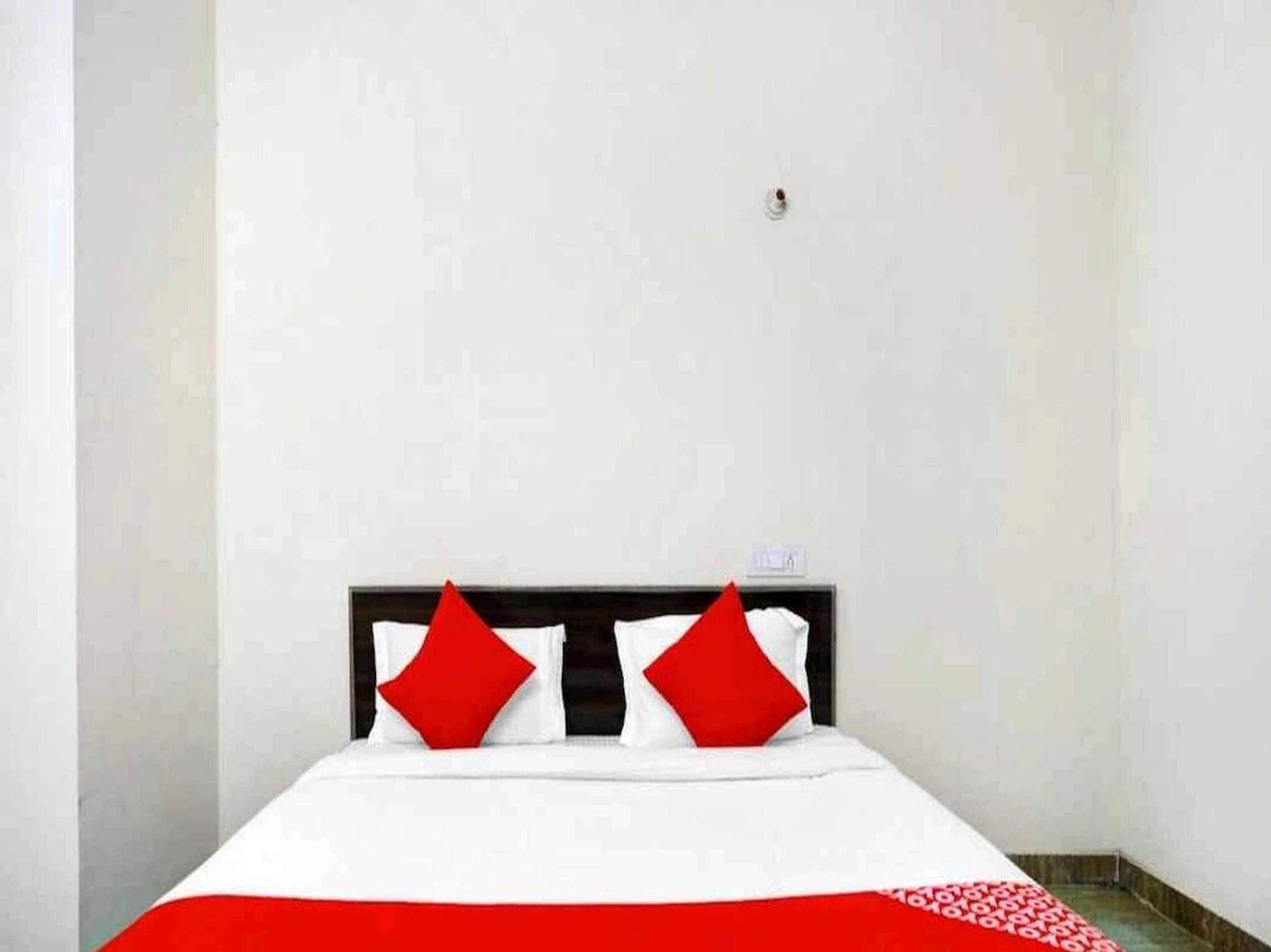 Hotel Sky Bird Bhauli 외부 사진