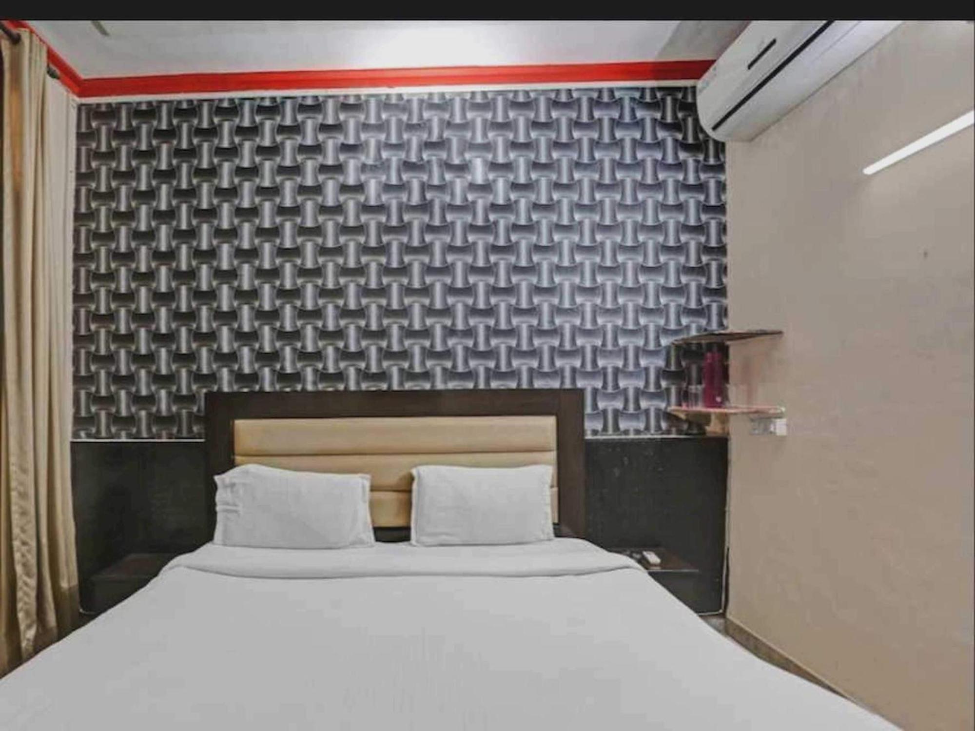 Hotel Sky Bird Bhauli 외부 사진